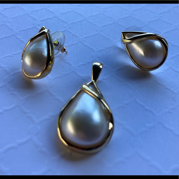 Vintage Jewelry - 14K Genuine Pearl Mabé Teardrop Earrings Necklace Pendant Set